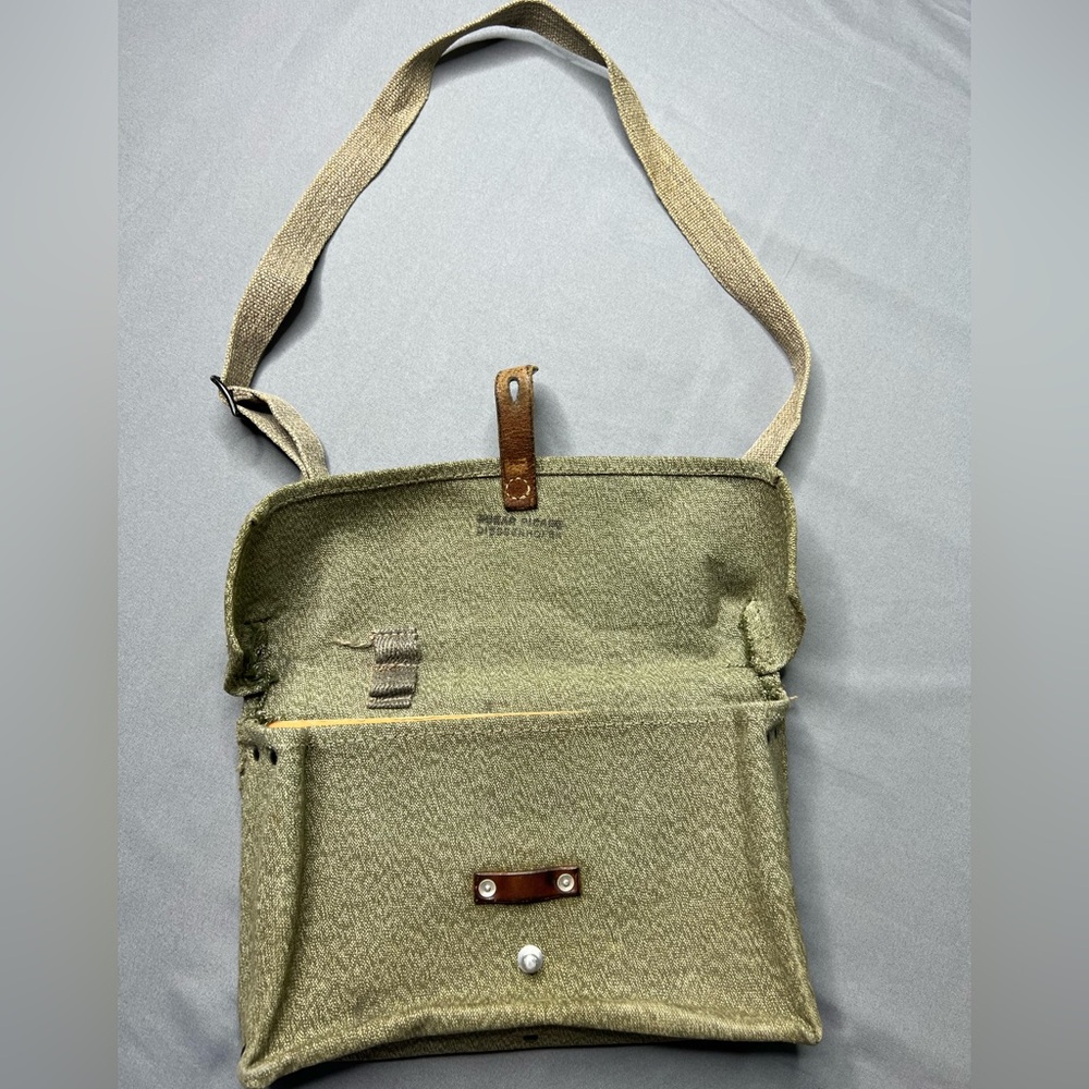 Vintage Swiss Army Canvas Pepper Salt Pack Military Green Bag Leather Detail